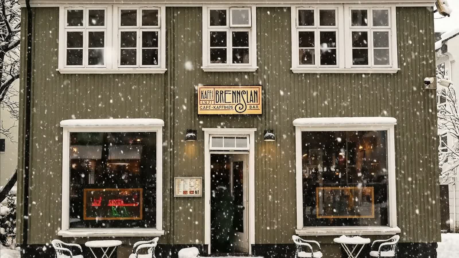 Kaffibrennslan á Laugavegi 21 í snjókomu